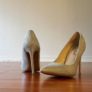 BRAND NEW, NEVER WORN super sparkly silver shoes ✨